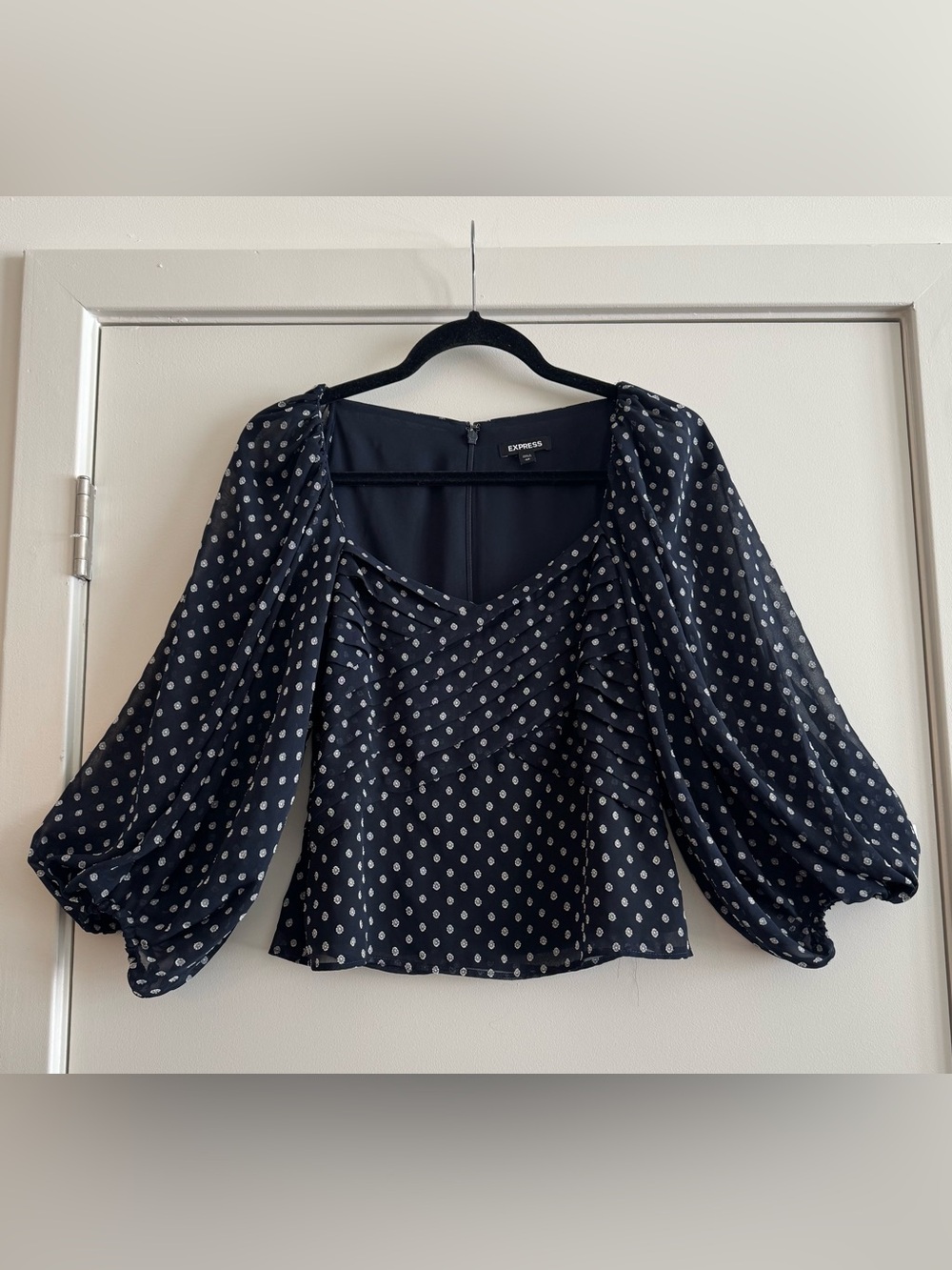 EXPRESS Cropped Floral Blouse